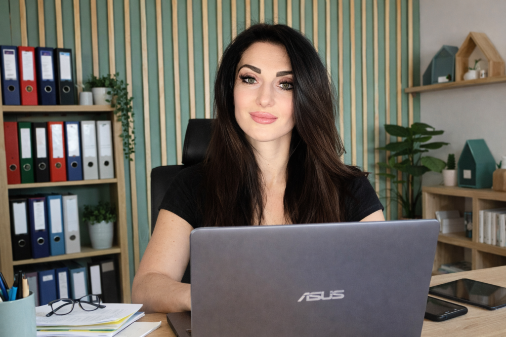 Virtuális asszisztens, vállalkozástámogató, kreatv szakember