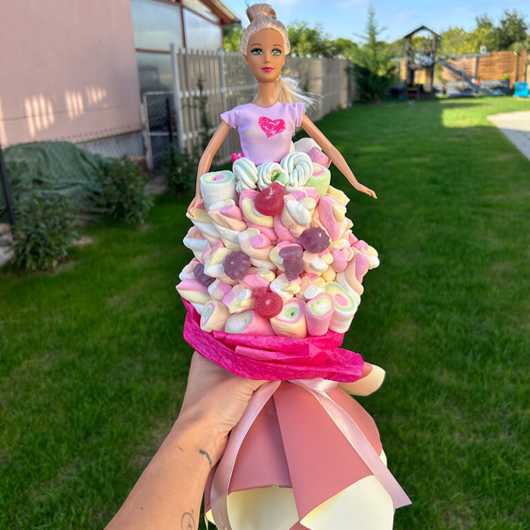 Pillecukor és Barbie baba