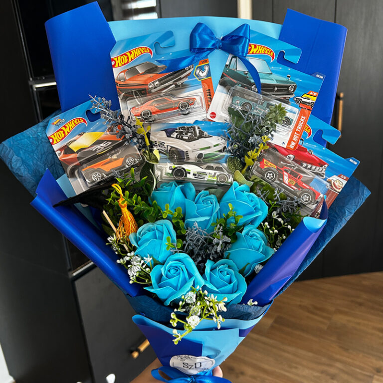 Autós csokor kisfiúknak